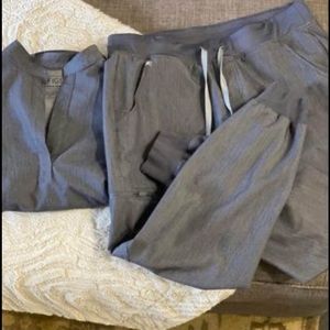 FIGS SCRUB SET. Small Rafaela top and medium jogger bottom.